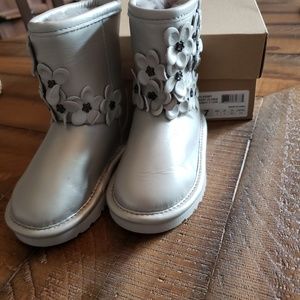 Silver uggs toddler 7